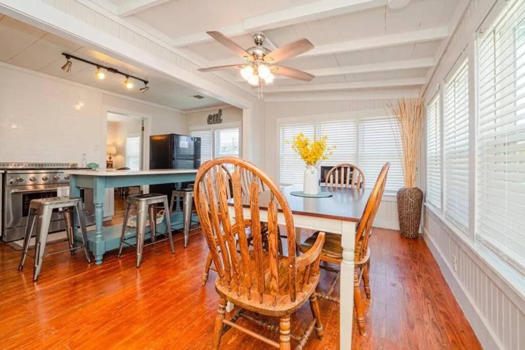 The Cottage - Downtown ロックポート エクステリア 写真