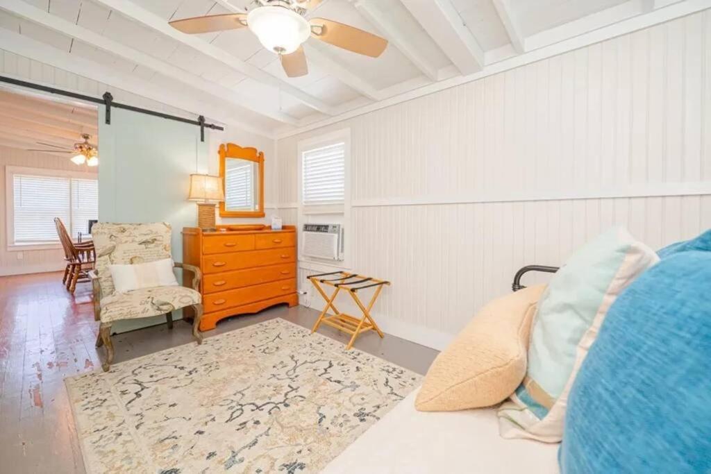 The Cottage - Downtown ロックポート エクステリア 写真