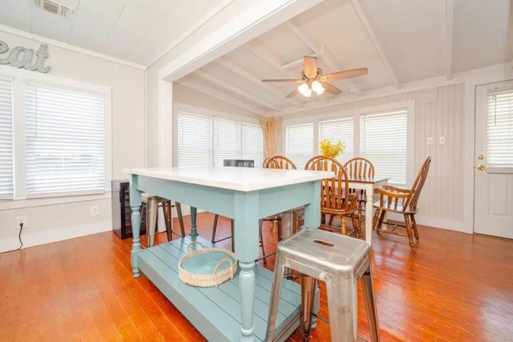The Cottage - Downtown ロックポート エクステリア 写真